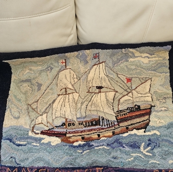 Vintage hand hooked rug with the Mayflower II design.‎ - Picture 11 of 16